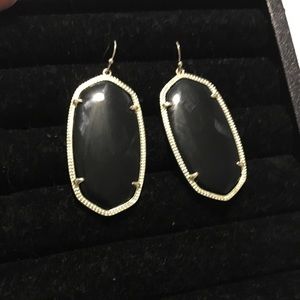 Classic Kendra Scott Black/Gold Danielle Earrings!